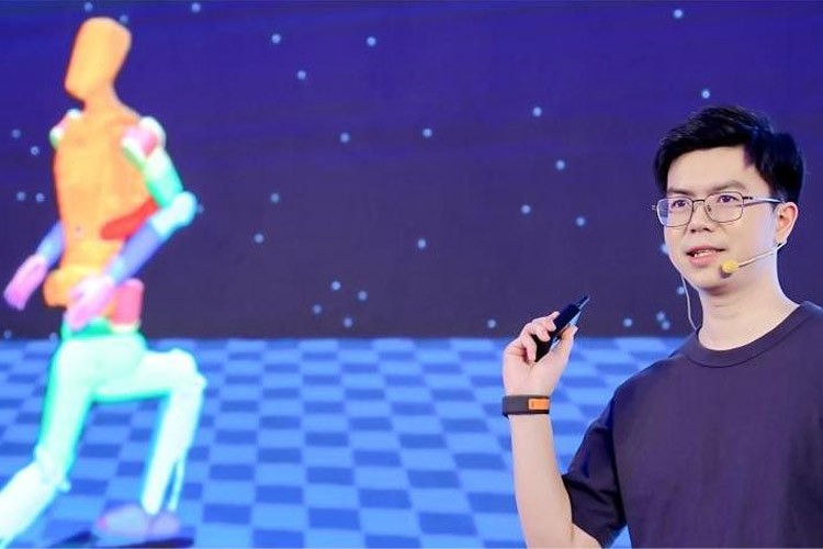 天才少年稚晖君7790必发机器人走路进场！AI模型做大脑，目标售价20万以内